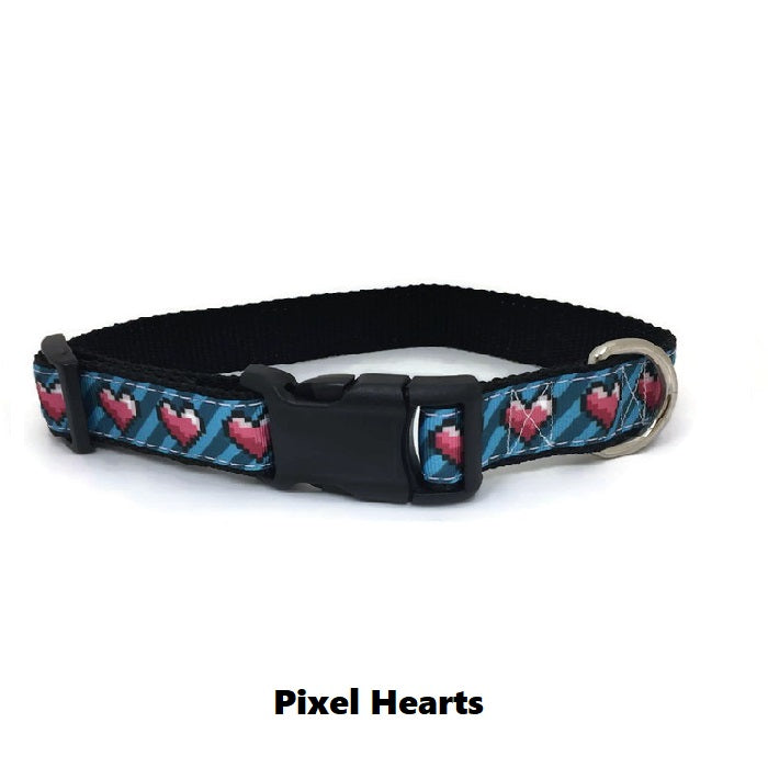 Halzband Dog Collar with Pixel Hearts Theme